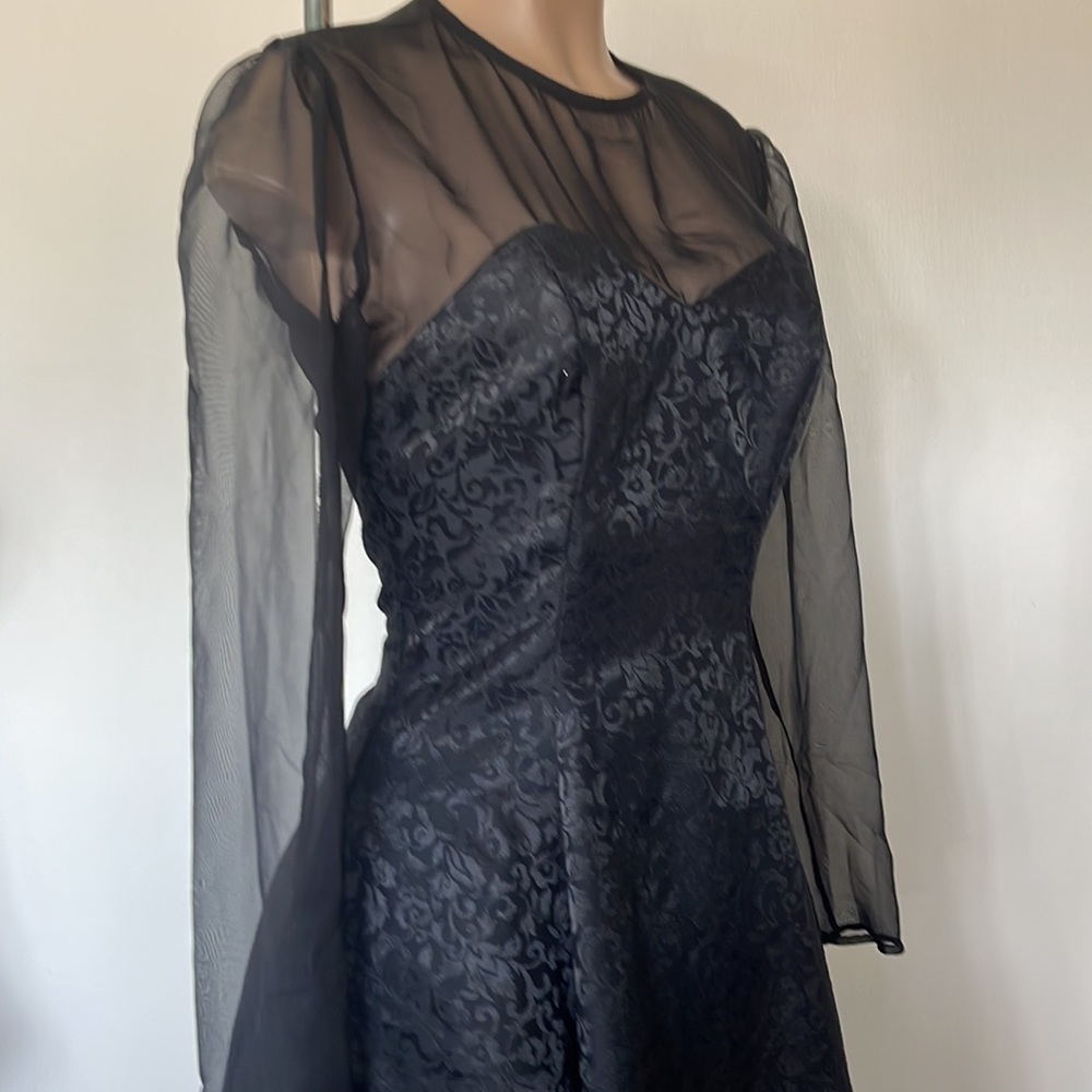 KAREN  LUCAS for NIKI.  Long lace sleeves & Collar black color Womens DRESS sz 8
